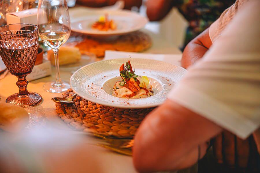 gastronomia-boda-granada Plato del menú de boda en Huerta del Sello