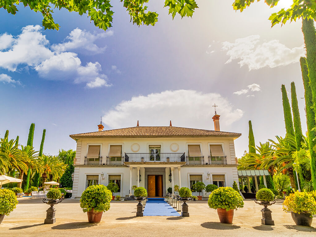 Vista frontal desde la entrada del palacete de Huerta del Sello