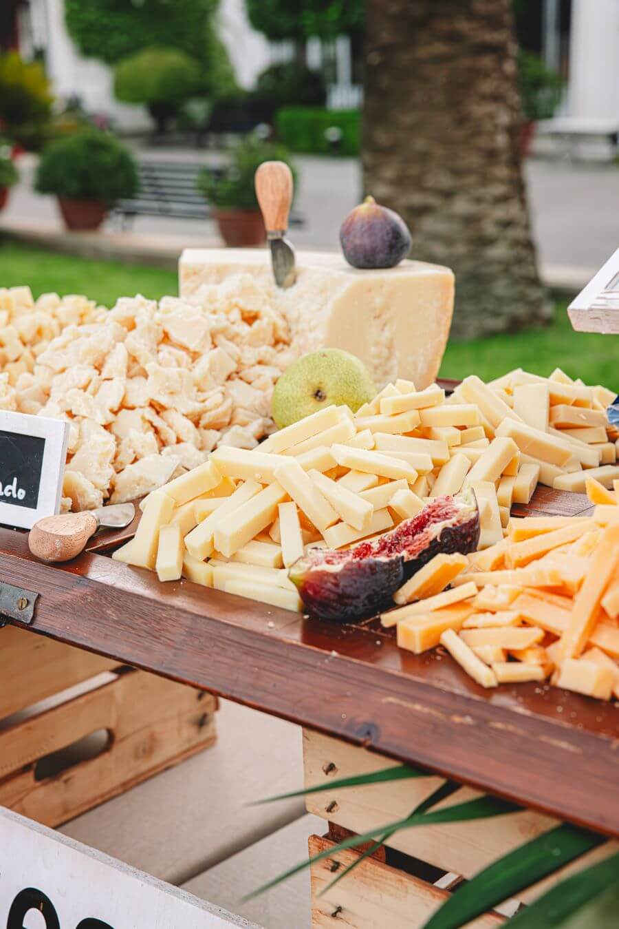 quesos-evento-granada Mesa de quesos para boda en Huerta del Sello