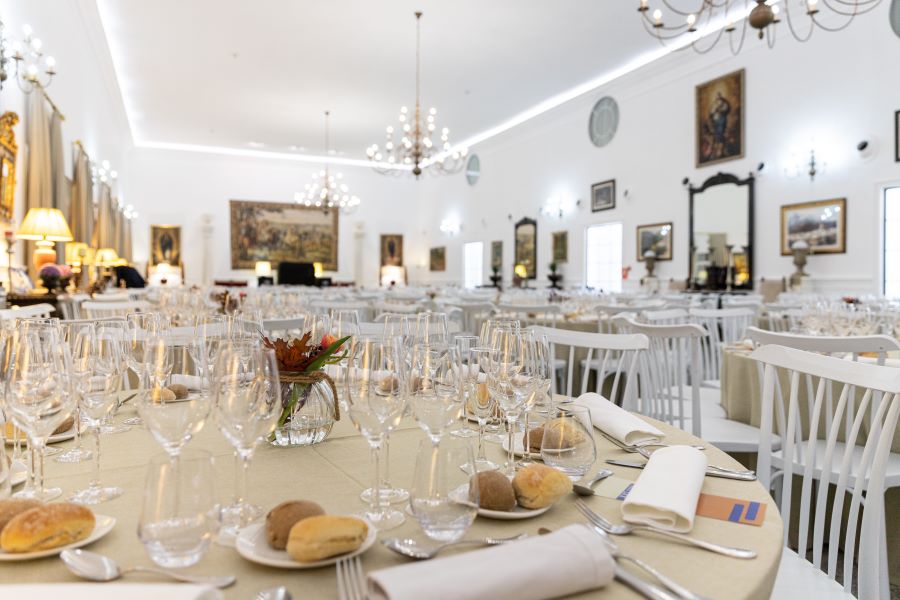 montaje-salon-evento-empresa Salón columnas Huerta del Sello montado para un banquete de un evento de empresa